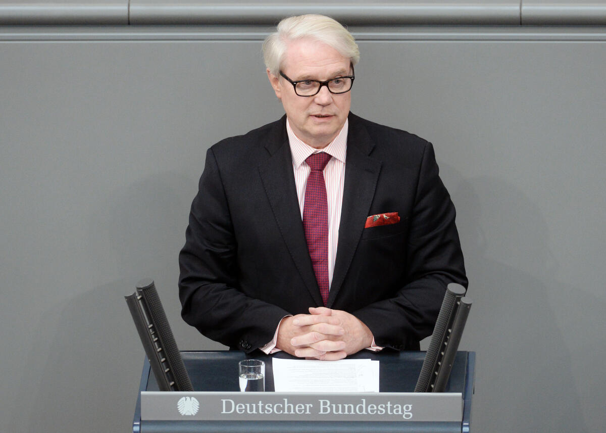 Möring, Karsten Karsten Möring, CDU/CSU, Bundestagsabgeordneter, Abgeordneter, Mitglied Deutscher Bundestag, MdB, Rede, 31. Sitzung, Top 1 Epl 16, Thema: Haushaltsgesetz 2018 - Umwelt, Naturschutz und nukleare Sicherheit.; Rednerpult.