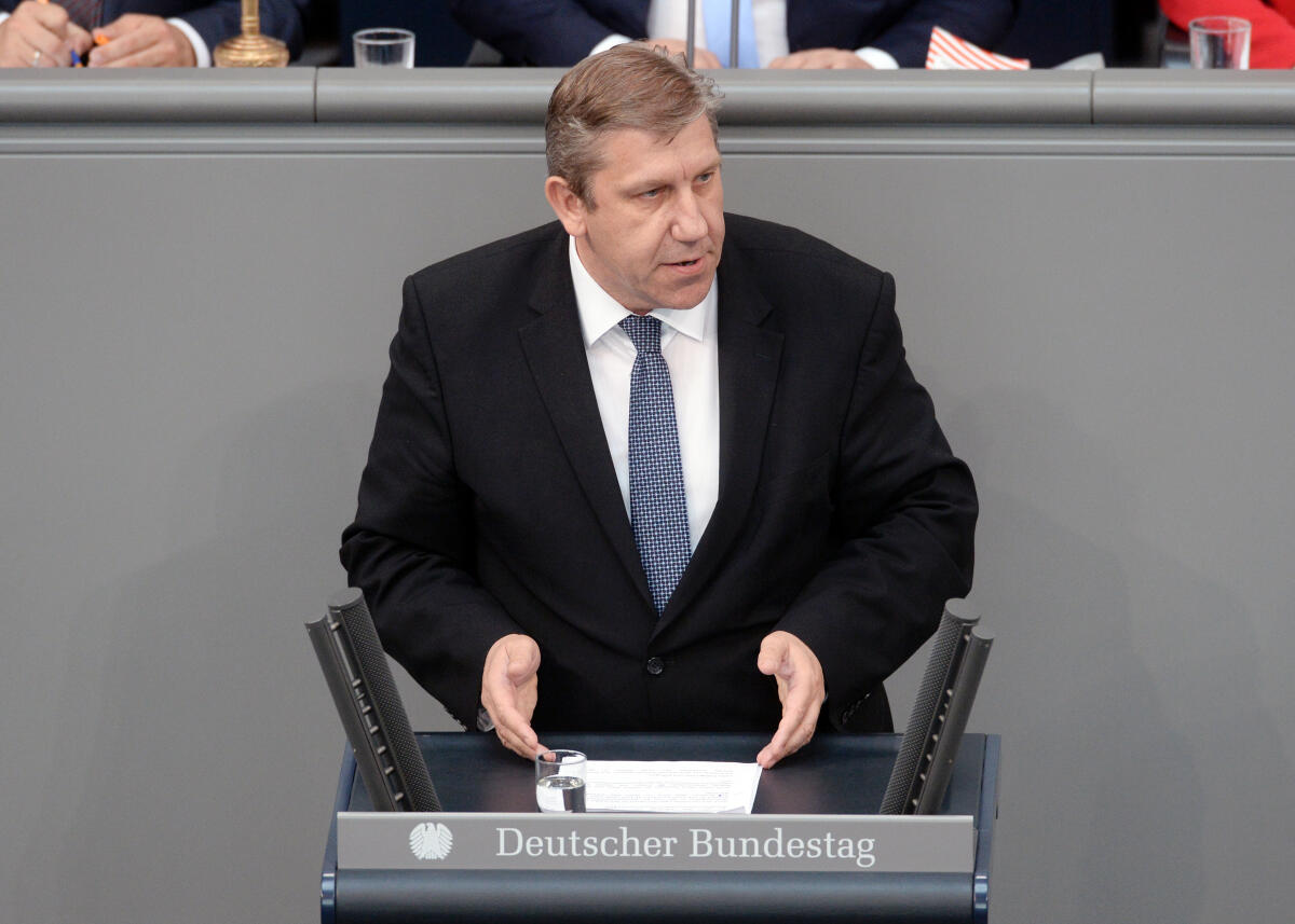 Schwarz, Andreas Andreas Schwarz, SPD, Bundestagsabgeordneter, Abgeordneter, Mitglied Deutscher Bundestag, MdB, Rede, 31. Sitzung, Top 1 Epl 16, Thema: Haushaltsgesetz 2018 - Umwelt, Naturschutz und nukleare Sicherheit.; Rednerpult.