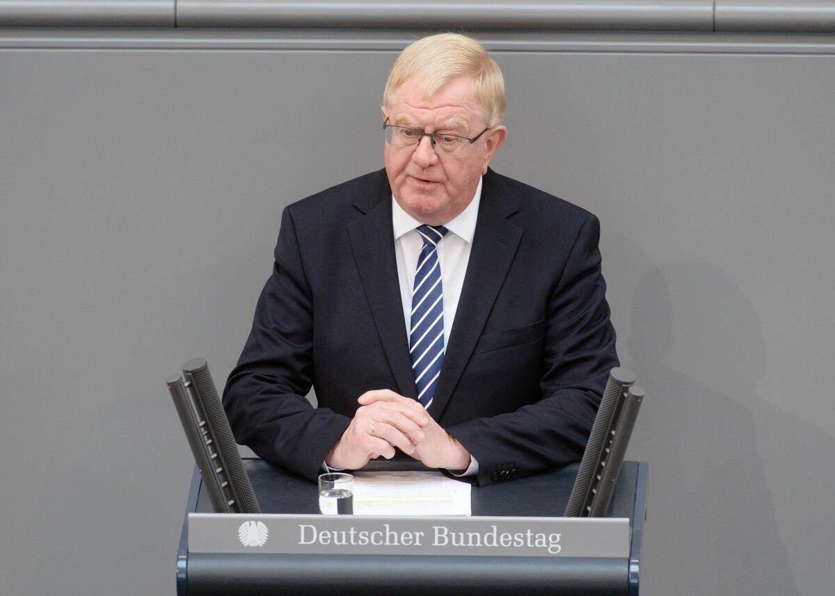 Sendker, Reinhold Reinhold Sendker, CDU/CSU, Bundestagsabgeordneter, Abgeordneter, Mitglied Deutscher Bundestag, MdB, Rede, 31. Sitzung, Top 1 Epl 12, Thema: Haushaltsgesetz 2018 - Verkehr und digitale Infrastruktur.; Rednerpult.