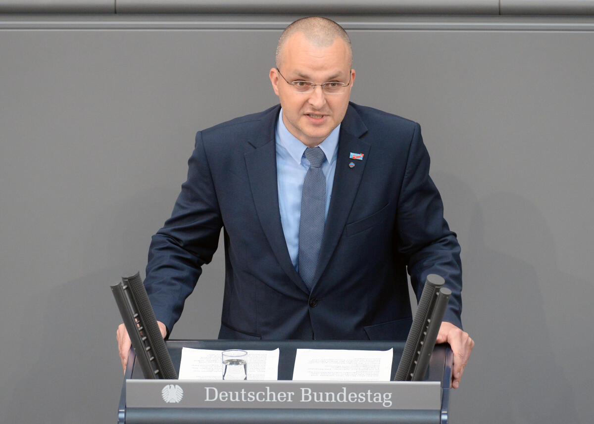 Bühl, Marcus Marcus Bühl, AfD, Bundestagsabgeordneter, Abgeordneter, Mitglied Deutscher Bundestag, MdB, Rede, 31. Sitzung, Top 1 Epl 12, Thema: Haushaltsgesetz 2018 - Verkehr und digitale Infrastruktur.; Rednerpult.