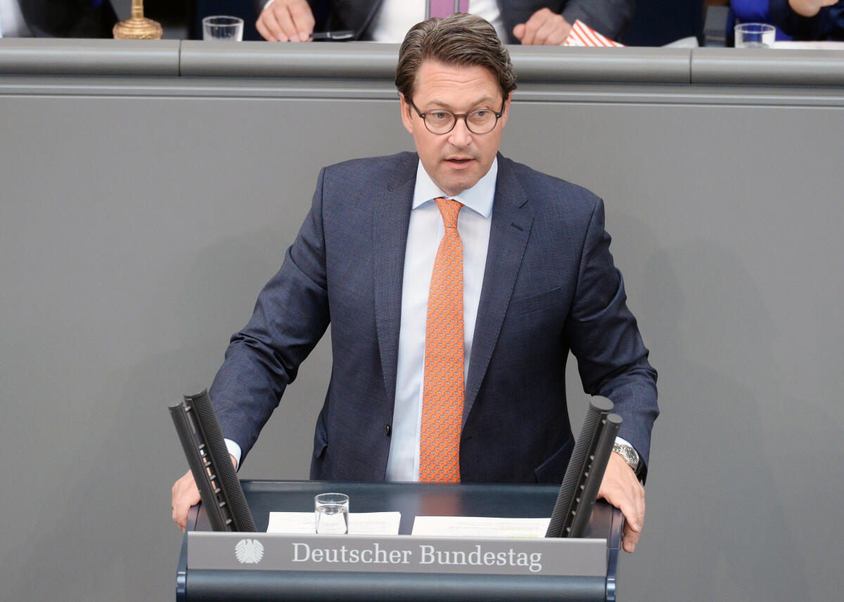Scheuer, Andreas Andreas Scheuer, BMin., CDU/CSU, Bundestagsabgeordneter, Abgeordneter, Mitglied Deutscher Bundestag, MdB, Rede, 31. Sitzung, Top 1 Epl 12, Thema: Haushaltsgesetz 2018 - Verkehr und digitale Infrastruktur.; Rednerpult.