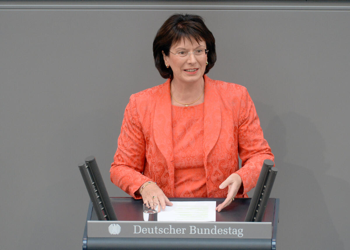 Marie-Luise Dött, CDU/CSU, Bundestagsabgeordnete, Abgeordnete, Mitglied Deutscher Bundestag, MdB, Rede, 31. Sitzung, Top 1 Epl 16, Thema: Haushaltsgesetz 2018 - Umwelt, Naturschutz und nukleare Sicherheit.; Rednerpult. Dött, Marie-Luise Marie-Luise Dött, CDU/CSU, Bundestagsabgeordnete, Abgeordnete, Mitglied Deutscher Bundestag, MdB, Rede, 31. Sitzung, Top 1 Epl 16, Thema: Haushaltsgesetz 2018 - Umwelt, Naturschutz und nukleare Sicherheit.; Rednerpult.