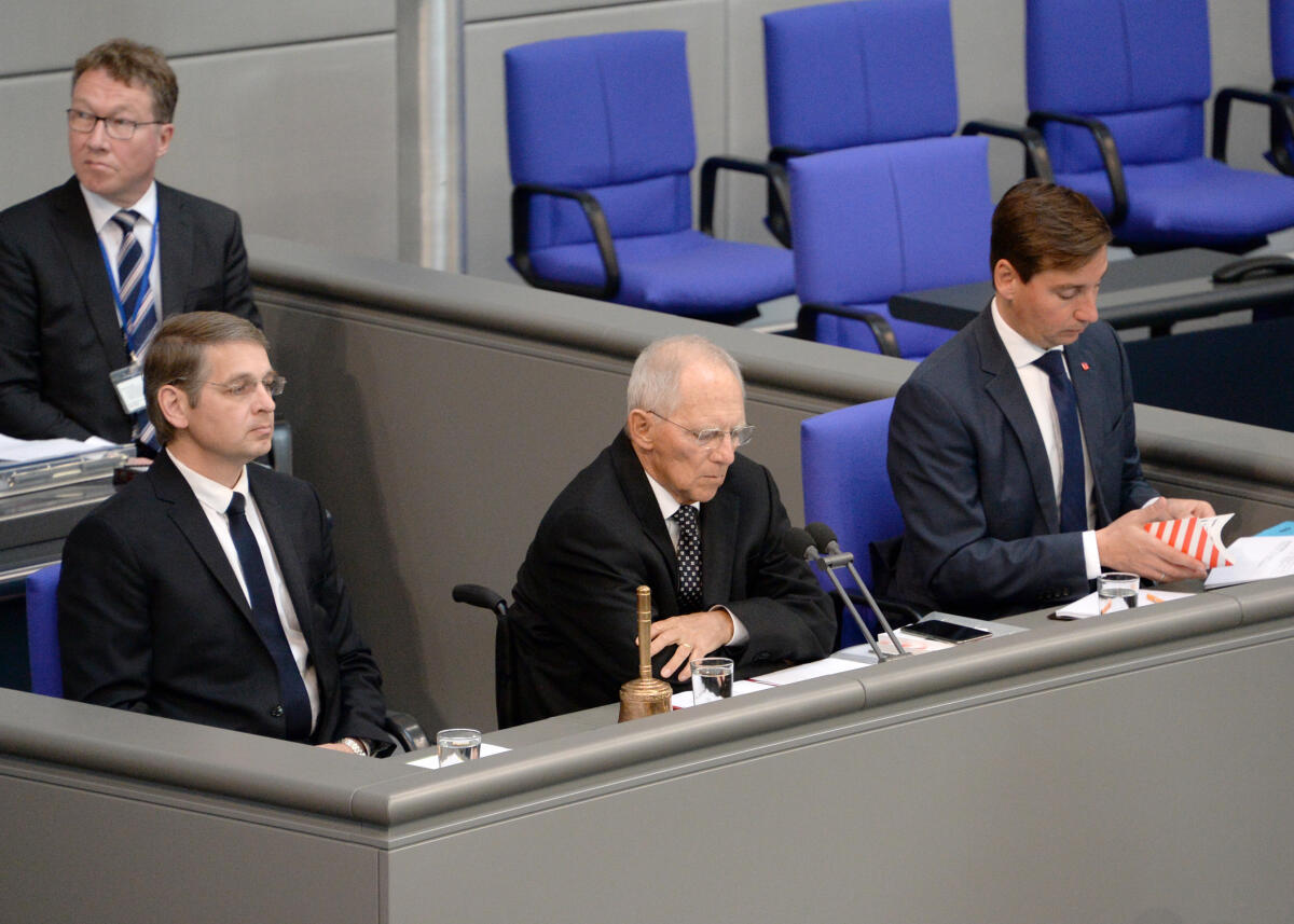 Müller, Alexander; Hartmann, Sebastian; Schäuble, Wolfgang Schriftführer: Alexander Müller, (li), FDP, Sebastian Hartmann, (re), SPD, Vorsitz: Bundestagspräsident Dr. Wolfgang Schäuble, CDU/CSU. 31. Sitzung Deutscher Bundestag.