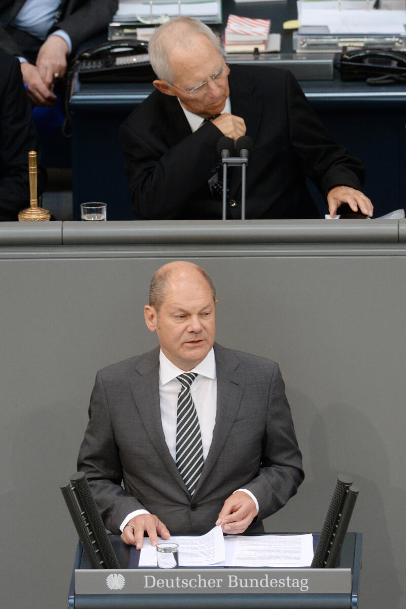 Scholz, Olaf; Schäuble, Wolfgang Olaf Scholz, SPD, Bundesminister der Finanzen, Rede, 31. Sitzung, Top 1, Thema: Einbringung Haushaltsgesetz 2018 Finanzplan des Bundes 2017 bis 2021, Vorsitz: Bundestagspräsident Dr. Wolfgang Schäuble, CDU/CSU.; Minister, Bundesfinanzminister.; Rednerpult.