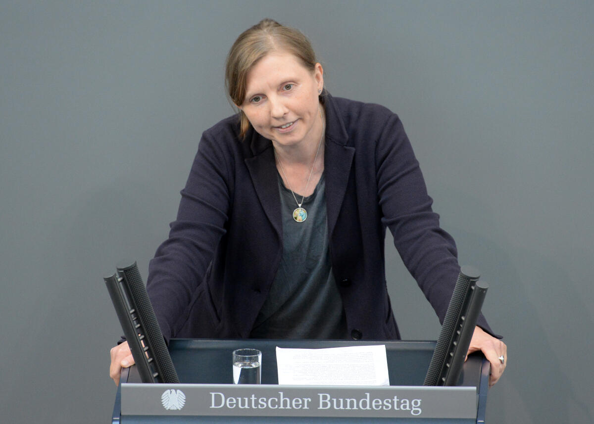 Rüffer, Corinna Corinna Rüffer, Bündnis 90/Die Grünen, Bundestagsabgeordnete, Abgeordnete, Mitglied Deutscher Bundestag, MdB, Rede, 29. Sitzung, Top 8, Thema: Änderung des Schwerbehindertenausweises.; Rednerpult.
