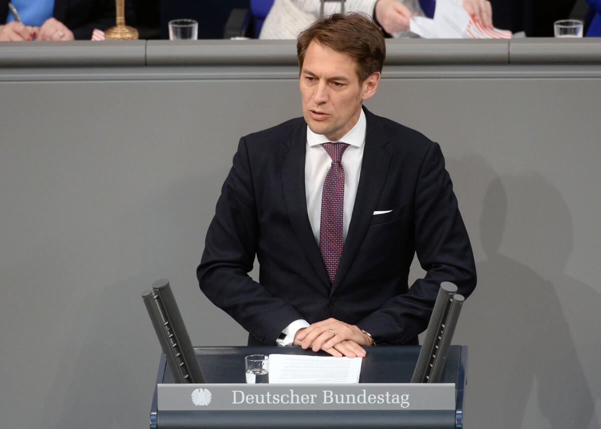 Dr. Götz Frömming, AfD, Bundestagsabgeordneter, Abgeordneter, Mitglied Deutscher Bundestag, MdB, Rede, 29. Sitzung, Top 10, Thema: Armutsfeste Ausbildungsförderung.; Rednerpult. Frömming, Götz Dr. Götz Frömming, AfD, Bundestagsabgeordneter, Abgeordneter, Mitglied Deutscher Bundestag, MdB, Rede, 29. Sitzung, Top 10, Thema: Armutsfeste Ausbildungsförderung.; Rednerpult.