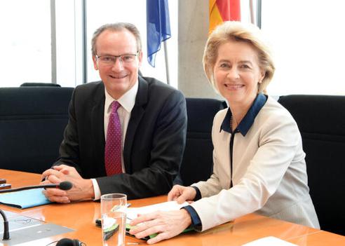 Krichbaum, Gunther; Leyen, Ursula von der Paul-Löbe-Haus, Sitzungssaal