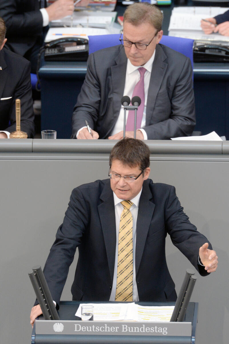 Axel Müller, CDU/CSU, Bundestagsabgeordneter, Abgeordneter, Mitglied Deutscher Bundestag, MdB, Rede, 26. Sitzung, Top 4, Thema: Enquete-Kommission: Direkte Demokratie, Vorsitz: Bundestagsvizepräsident Thomas Oppermann, SPD.; Rednerpult. Müller, Axel; Oppermann, Thomas Axel Müller, CDU/CSU, Bundestagsabgeordneter, Abgeordneter, Mitglied Deutscher Bundestag, MdB, Rede, 26. Sitzung, Top 4, Thema: Enquete-Kommission: Direkte Demokratie, Vorsitz: Bundestagsvizepräsident Thomas Oppermann, SPD.; Rednerpult.