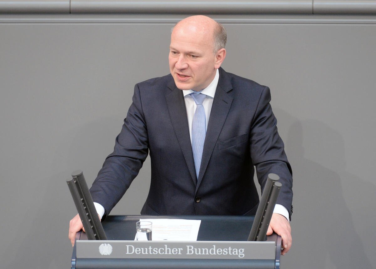Wegner, Kai Kai Wegner, CDU/CSU, Bundestagsabgeordneter, Abgeordneter, Mitglied Deutscher Bundestag, MdB, Rede, 26. Sitzung, Top 6, Thema: Wohnungsbau.; Rednerpult.