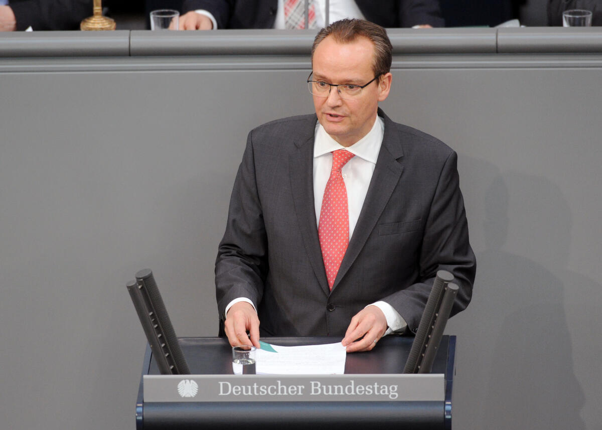 Krichbaum, Gunther Gunther Krichbaum, CDU/CSU, Bundestagsabgeordneter, Abgeordneter, Mitglied Deutscher Bundestag, MdB, Rede, 22. Sitzung, Top 3, Thema: Regierungserklärung durch die Bundeskanzlerin und anschließende Generalaussprache einschließlich Kultur und Digitales.; Rednerpult.