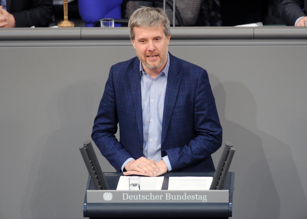 Janecek, Dieter Dieter Janecek, Bündnis 90/Die Grünen, Bundestagsabgeordneter, Abgeordneter, Mitglied Deutscher Bundestag, MdB, Rede, 22. Sitzung, Top 3, Thema: Regierungserklärung durch die Bundeskanzlerin und anschließende Generalaussprache einschließlich Kultur und Digitales.; Rednerpult.
