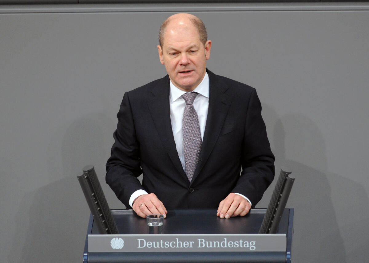 Scholz, Olaf Olaf Scholz, BMin., SPD, Rede, 23. Sitzung, Top 3, Thema: Finanzen und Haushalt.; Rednerpult.