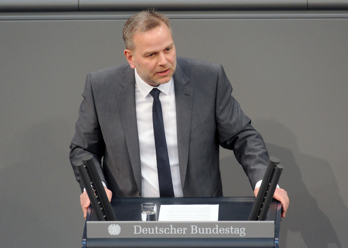 Leif-Erik Holm, AfD, Bundestagsabgeordneter, Abgeordneter, Mitglied Deutscher Bundestag, MdB, Rede, 20. Sitzung, ZP 2, Thema: Aktuelle Stunde zur Gefahr eines Handelskrieges.; Rednerpult. Holm, Leif-Erik Leif-Erik Holm, AfD, Bundestagsabgeordneter, Abgeordneter, Mitglied Deutscher Bundestag, MdB, Rede, 20. Sitzung, ZP 2, Thema: Aktuelle Stunde zur Gefahr eines Handelskrieges.; Rednerpult.