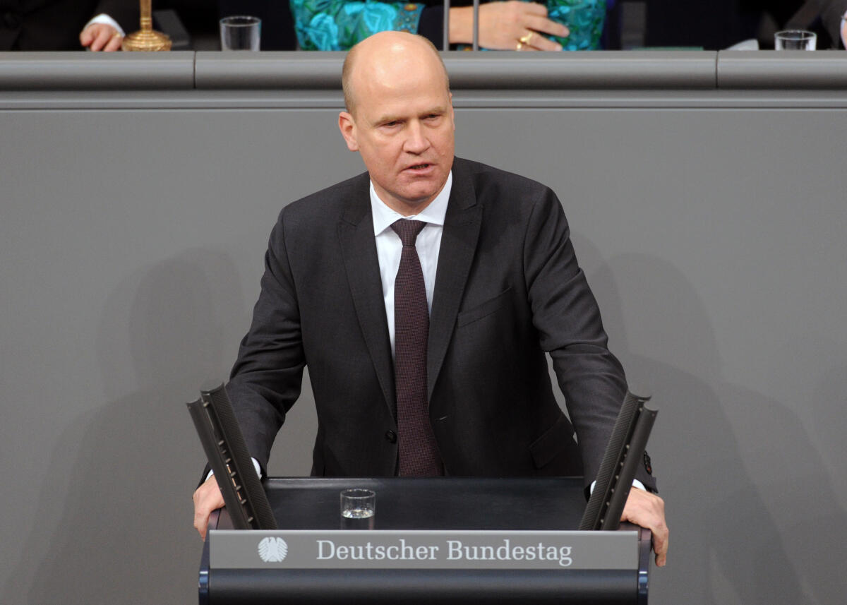 Brinkhaus, Ralph Ralph Brinkhaus, CDU/CSU, Bundestagsabgeordneter, Abgeordneter, Mitglied Deutscher Bundestag, MdB, Rede, 20. Sitzung, ZP 2, Thema: Aktuelle Stunde zur Gefahr eines Handelskrieges.; Rednerpult.