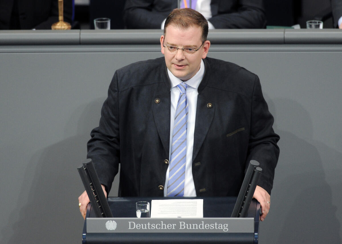 Ulrich Lechte, FDP, Bundestagsabgeordneter, Abgeordneter, Mitglied Deutscher Bundestag, MdB, Rede, 20. Sitzung, Top 14, Thema: Vorgehen der Türkei in Syrien.; Rednerpult. Lechte, Ulrich Ulrich Lechte, FDP, Bundestagsabgeordneter, Abgeordneter, Mitglied Deutscher Bundestag, MdB, Rede, 20. Sitzung, Top 14, Thema: Vorgehen der Türkei in Syrien.; Rednerpult.