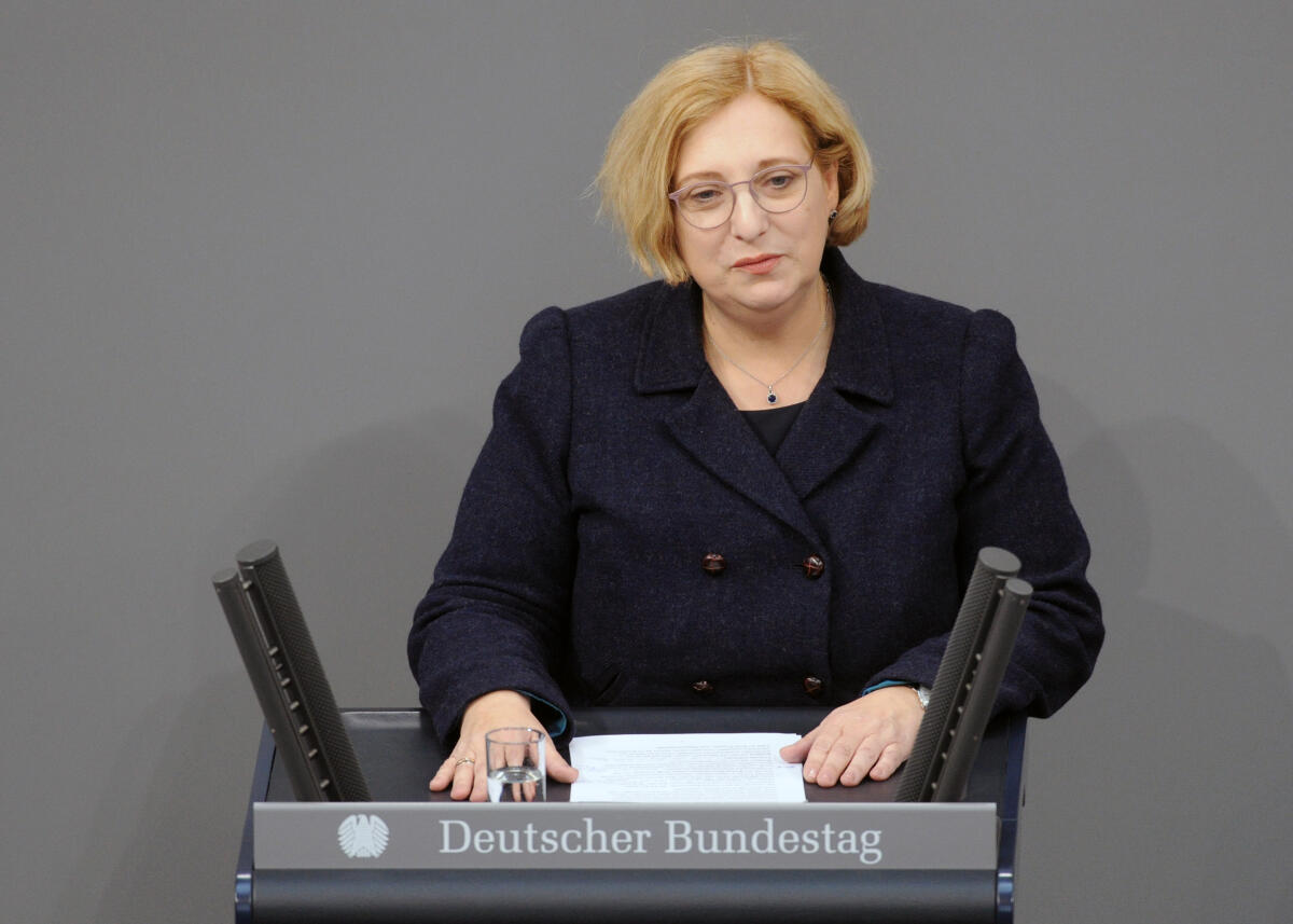 De Ridder, Daniela Daniela De Ridder, SPD, Bundestagsabgeordnete, Abgeordnete, Mitglied Deutscher Bundestag, MdB, Rede, 20. Sitzung, ZP 2, Thema: Aktuelle Stunde zur Gefahr eines Handelskrieges.; Rednerpult.