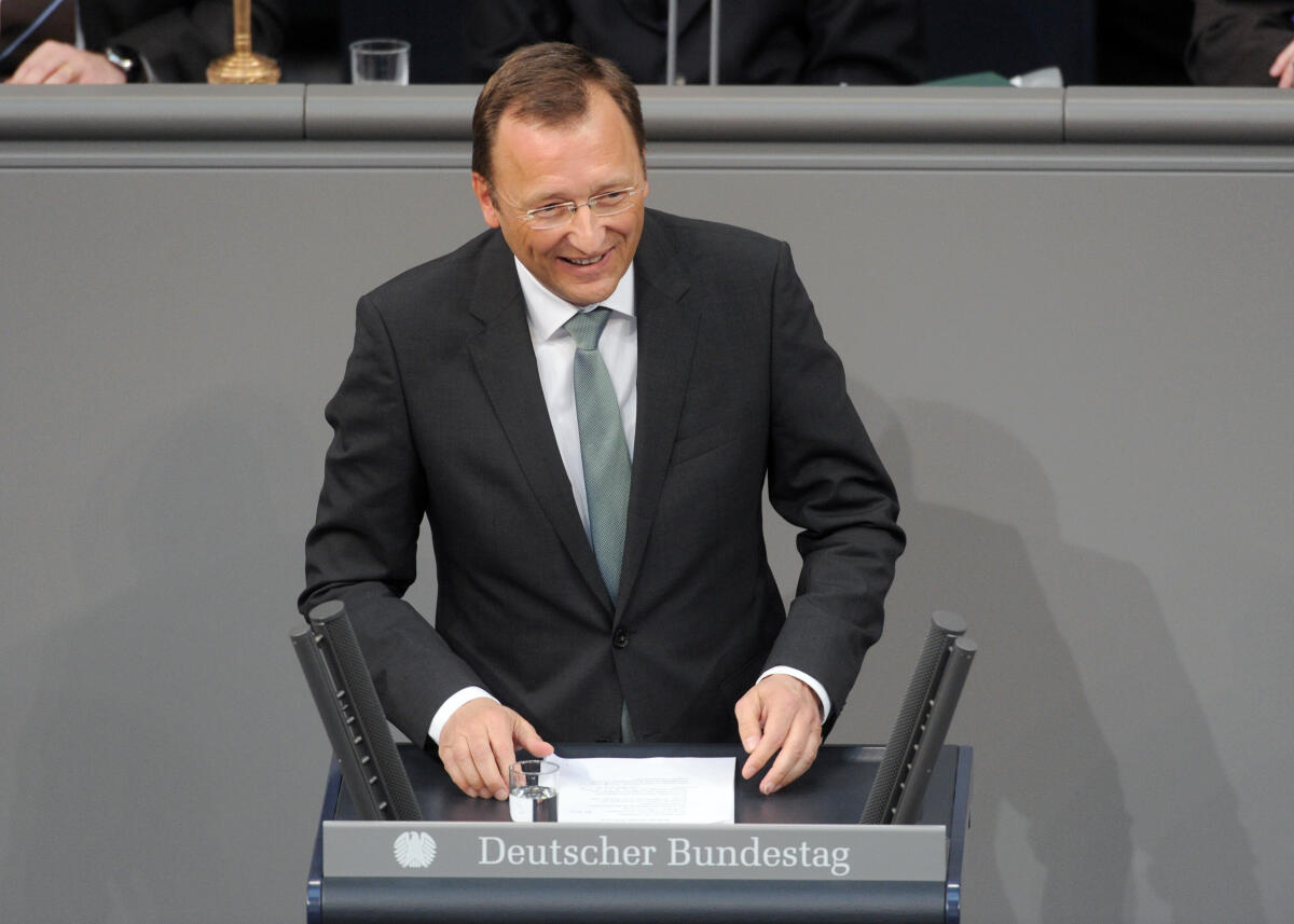 Oster, Josef Josef Oster, CDU/CSU, Bundestagsabgeordneter, Abgeordneter, Mitglied Deutscher Bundestag, MdB, Rede, 21. Sitzung, Top 19, Thema: Einführung umfassender Grenzkontrollen.; Rednerpult.