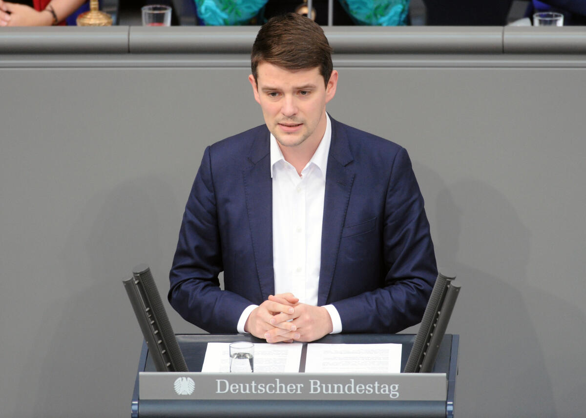 Faber, Marcus Dr. Marcus Faber, FDP, Bundestagsabgeordneter, Abgeordneter, Mitglied Deutscher Bundestag, MdB, Rede, 20. Sitzung, Top 8, Thema: Bundeswehreinsatz in Südsudan (UNMISS).; Rednerpult.