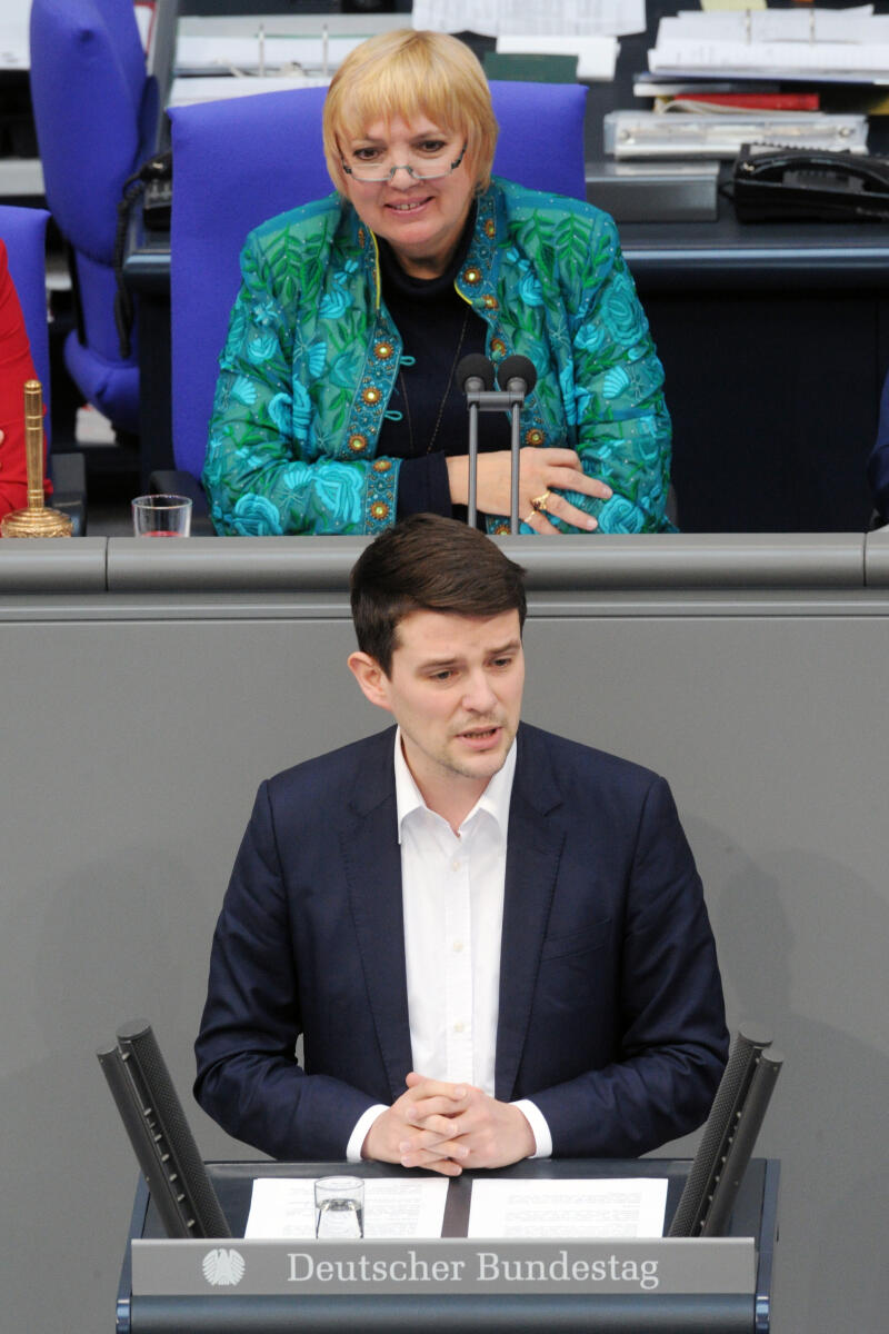 Faber, Marcus; Roth, Claudia Dr. Marcus Faber, FDP, Bundestagsabgeordneter, Abgeordneter, Mitglied Deutscher Bundestag, MdB, Rede, 20. Sitzung, Top 8, Thema: Bundeswehreinsatz in Südsudan (UNMISS), Vorsitz: Bundestagsvizepräsidentin Claudia Roth, Bündnis 90/Die Grünen.; Rednerpult.