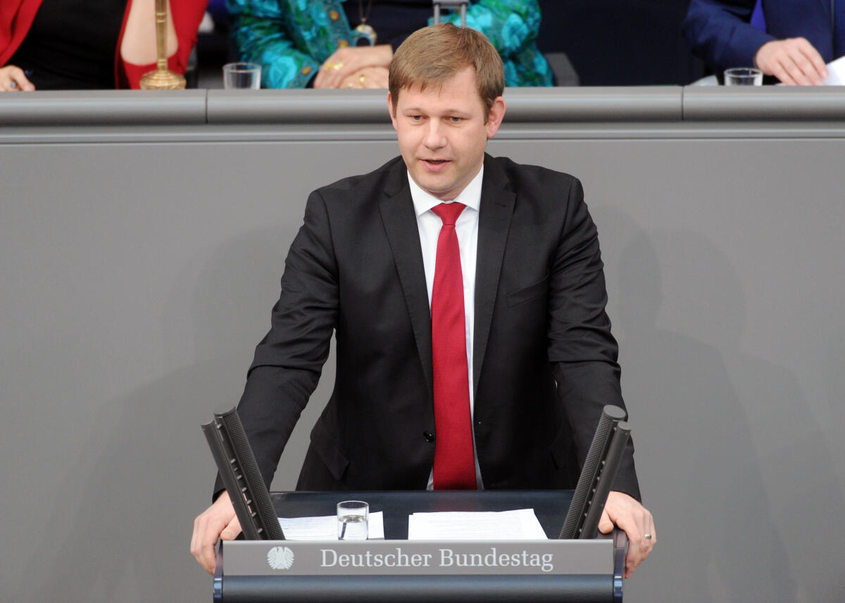 Thomas Erndl, CDU/CSU, Bundestagsabgeordneter, Abgeordneter, Mitglied Deutscher Bundestag, MdB, Rede, 20. Sitzung, Top 8, Thema: Bundeswehreinsatz in Südsudan (UNMISS).; Rednerpult. Erndl, Thomas Thomas Erndl, CDU/CSU, Bundestagsabgeordneter, Abgeordneter, Mitglied Deutscher Bundestag, MdB, Rede, 20. Sitzung, Top 8, Thema: Bundeswehreinsatz in Südsudan (UNMISS).; Rednerpult.