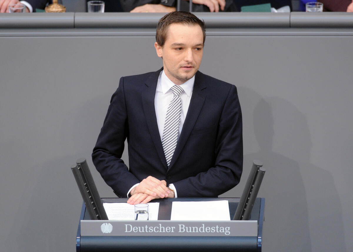 Benjamin Strasser, FDP, Bundestagsabgeordneter, Abgeordneter, Mitglied Deutscher Bundestag, MdB, Rede, 17. Sitzung, Top 4, Thema: Einsetzung des 1. Untersuchungsausschusses.; Rednerpult. Strasser, Benjamin Benjamin Strasser, FDP, Bundestagsabgeordneter, Abgeordneter, Mitglied Deutscher Bundestag, MdB, Rede, 17. Sitzung, Top 4, Thema: Einsetzung des 1. Untersuchungsausschusses.; Rednerpult.