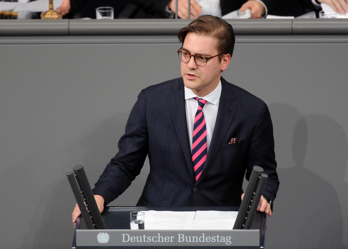 Stephan Pilsinger, CDU/CSU, Bundestagsabgeordneter, Abgeordneter, Mitglied Deutscher Bundestag, MdB, Rede, 14. Sitzung, Top 11, Thema: Cannabis-Modellprojekte.; Rednerpult. Pilsinger, Stephan Stephan Pilsinger, CDU/CSU, Bundestagsabgeordneter, Abgeordneter, Mitglied Deutscher Bundestag, MdB, Rede, 14. Sitzung, Top 11, Thema: Cannabis-Modellprojekte.; Rednerpult.