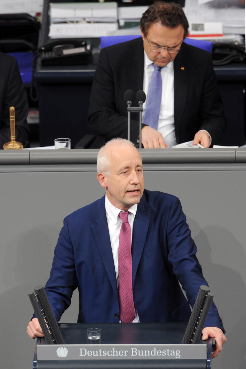 Schinnenburg, Wieland; Friedrich, Hans-Peter Dr. Wieland Schinnenburg, FDP, Bundestagsabgeordneter, Abgeordneter, Mitglied Deutscher Bundestag, MdB, Rede, 14. Sitzung, Top 11, Thema: Cannabis-Modellprojekte, Vorsitz: Bundestagsvizepräsident Dr. Hans-Peter Friedrich, CDU/CSU.; Rednerpult.