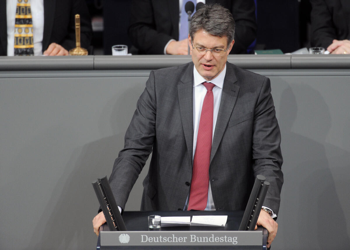 Patrick Schnieder, CDU/CSU, Bundestagsabgeordneter, Abgeordneter, Mitglied Deutscher Bundestag, MdB, Rede, 14. Sitzung, Top 12, Thema: Lobbyregistergesetz.; Rednerpult. Schnieder, Patrick Patrick Schnieder, CDU/CSU, Bundestagsabgeordneter, Abgeordneter, Mitglied Deutscher Bundestag, MdB, Rede, 14. Sitzung, Top 12, Thema: Lobbyregistergesetz.; Rednerpult.