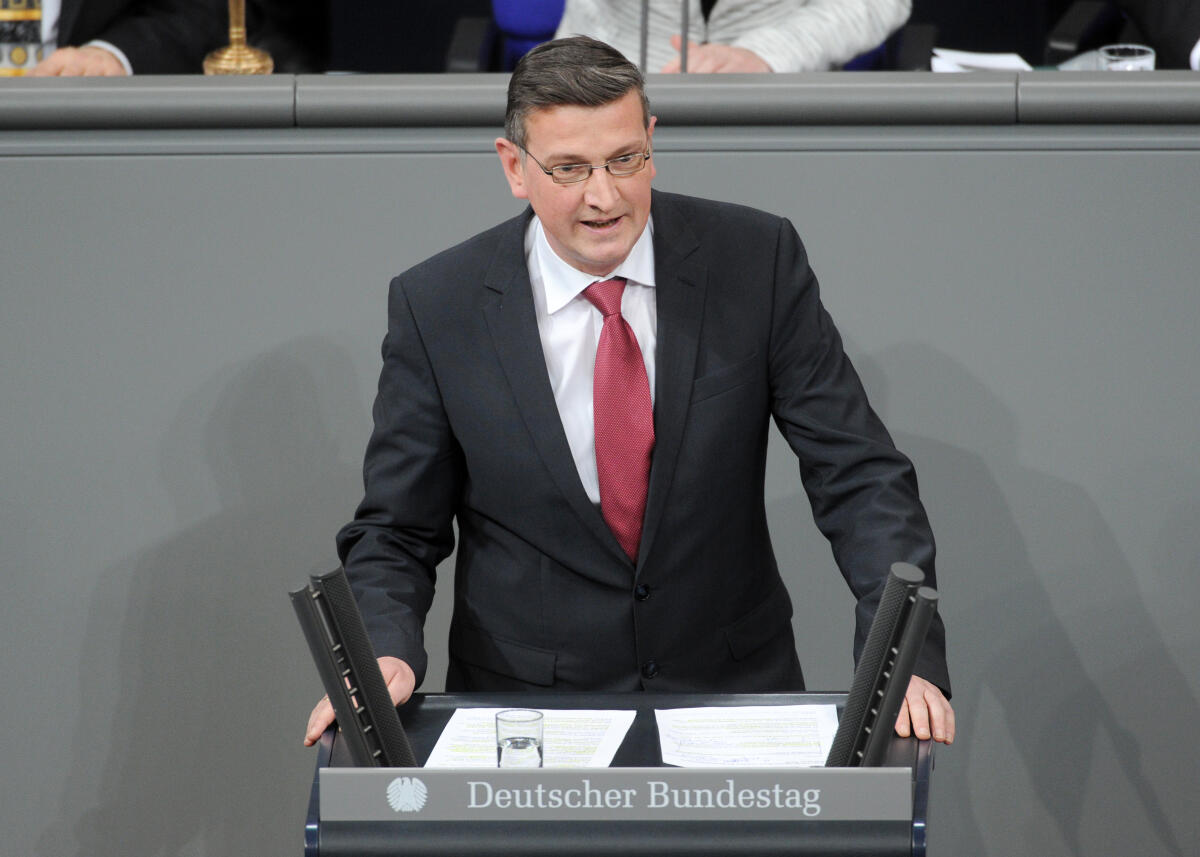 Rabanus, Martin Martin Rabanus, SPD, Bundestagsabgeordneter, Abgeordneter, Mitglied Deutscher Bundestag, MdB, Rede, 14. Sitzung, ZP 4 Thema: Verhalten der Bundesregierung im Fall Deniz Yücel.; Rednerpult.