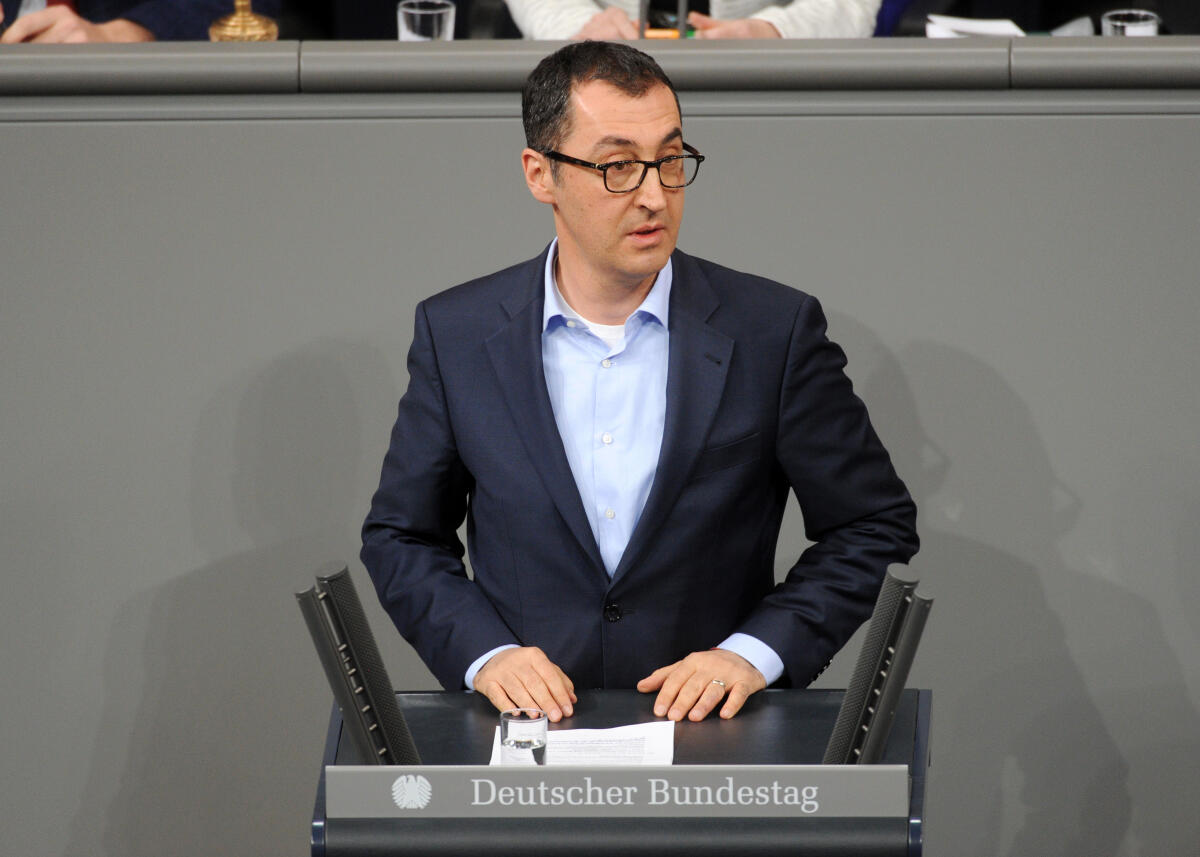 Özdemir, Cem Cem Özdemir, Bündnis 90/Die Grünen, Bundestagsabgeordneter, Abgeordneter, Mitglied Deutscher Bundestag, MdB, Rede, 14. Sitzung, ZP 4 Thema: Verhalten der Bundesregierung im Fall Deniz Yücel.; Rednerpult.