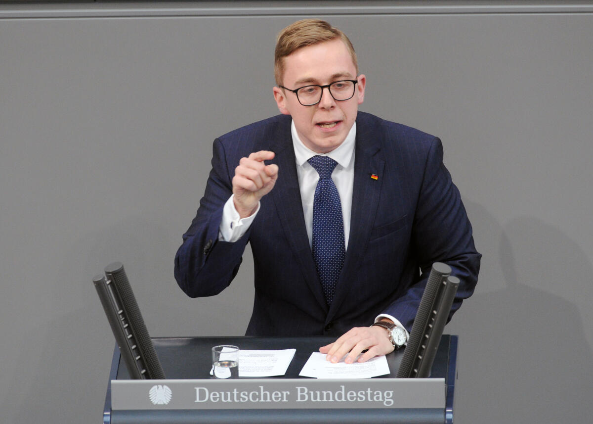 Amthor, Philipp Philipp Amthor, CDU/CSU, Bundestagsabgeordneter, Abgeordneter, Mitglied Deutscher Bundestag, MdB, Rede, 14. Sitzung, Top 5, Thema: Vollverschleierung im öffentlichen Raum.; Rednerpult.