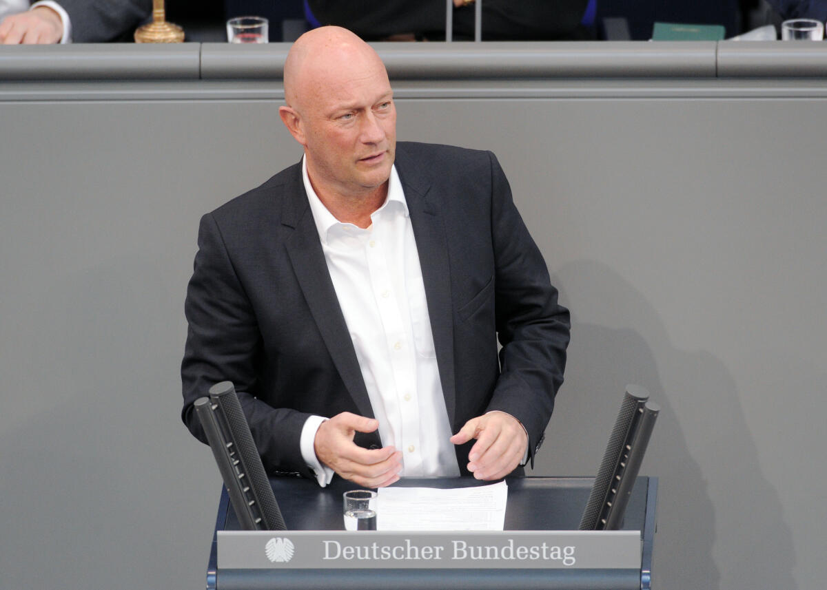 Kemmerich, Thomas L. Thomas L. Kemmerich, FDP, Bundestagsabgeordneter, Abgeordneter, Mitglied Deutscher Bundestag, MdB, Rede, 14. Sitzung, Top 6, Thema: ERP-Wirtschaftsplangesetz 2018.; Rednerpult.