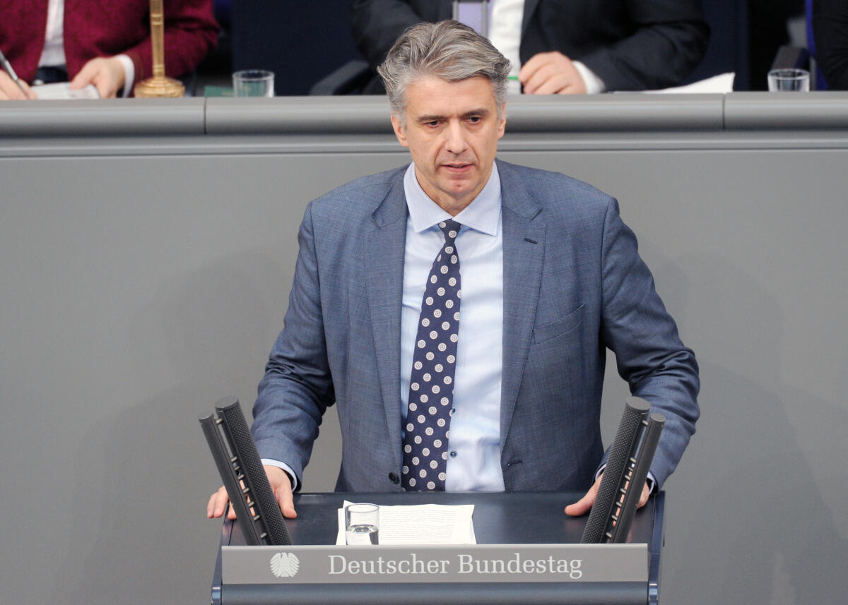 Jongen, Marc Dr. Marc Jongen, AfD, Bundestagsabgeordneter, Abgeordneter, Mitglied Deutscher Bundestag, MdB, Rede, 12. Sitzung, ZP 8, Thema: Globale Bildungspartnerschaft.; Rednerpult.