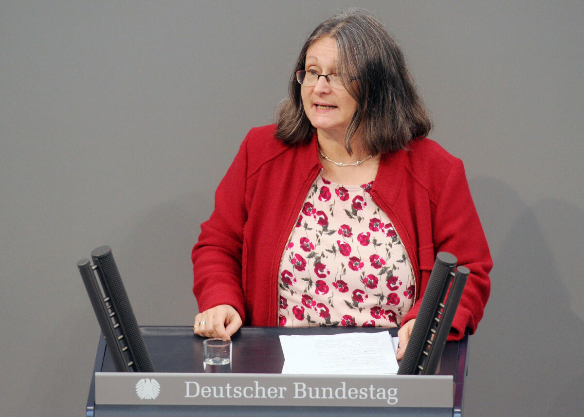 Freihold, Brigitte Brigitte Freihold, DIE LINKE, Bundestagsabgeordnete, Abgeordnete, Mitglied Deutscher Bundestag, MdB, Rede, 12. Sitzung, ZP 8, Thema: Globale Bildungspartnerschaft.; Rednerpult.