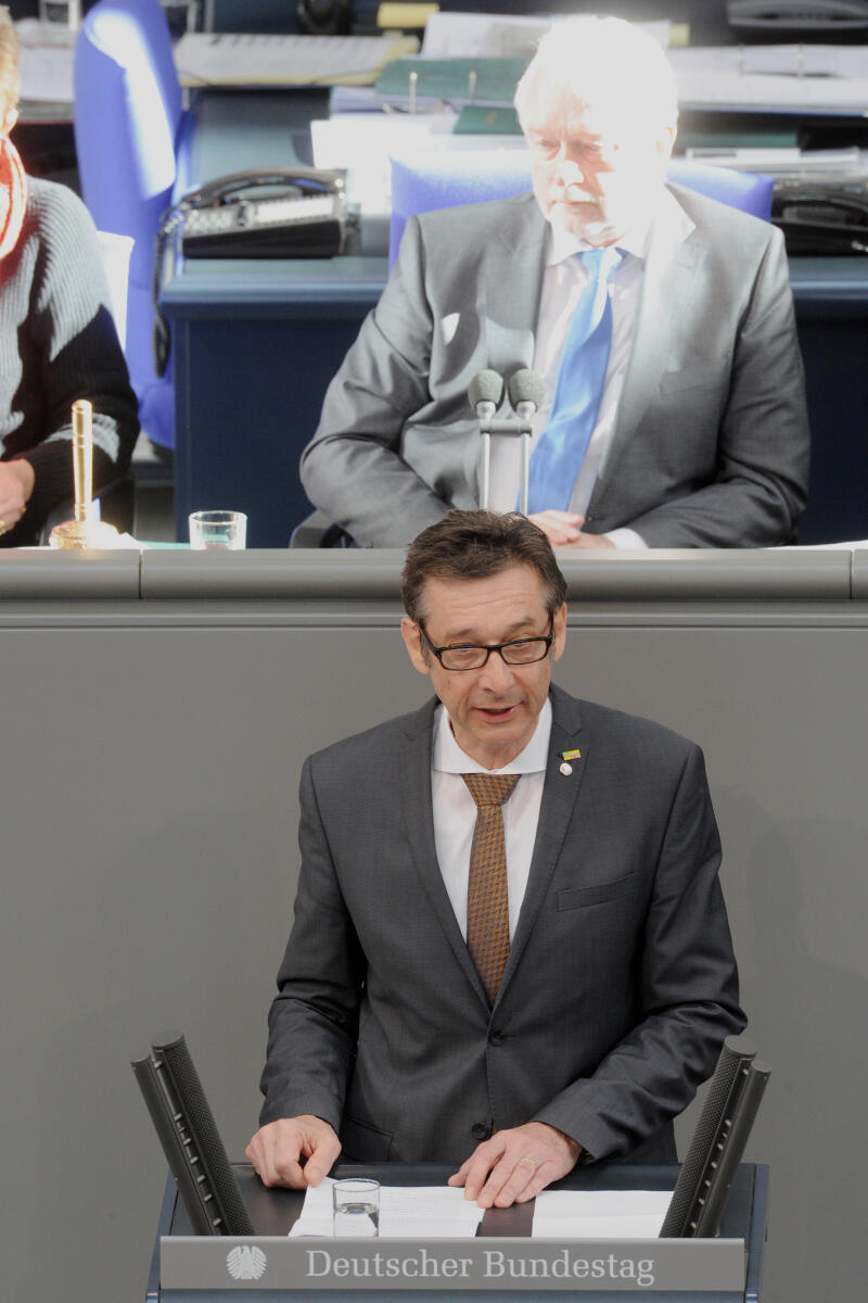 Hoffmann, Christoph; Kubicki, Wolfgang Dr. Christoph Hoffmann, FDP, Bundestagsabgeordneter, Abgeordneter, Mitglied Deutscher Bundestag, MdB, Rede, 14. Sitzung, Top 4, Thema: Aktuelle Entwicklung im Nahen und Mittleren Osten, Vorsitz: Bundestagsvizepräsident Wolfgang Kubicki, FDP.; Rednerpult.