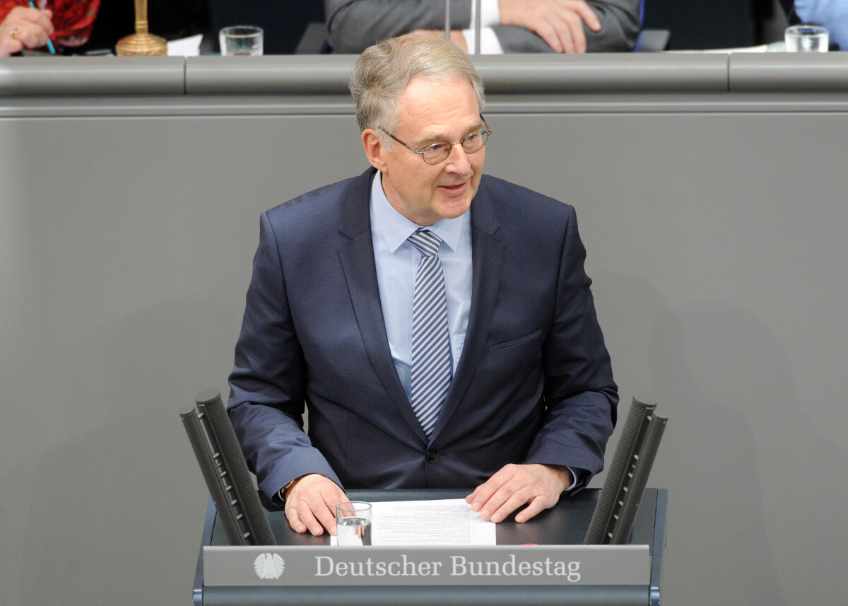 Hartwig, Roland Dr. Roland Hartwig, AfD, Bundestagsabgeordneter, Abgeordneter, Mitglied Deutscher Bundestag, MdB, Rede, 14. Sitzung, Top 4, Thema: Aktuelle Entwicklung im Nahen und Mittleren Osten.; Rednerpult.