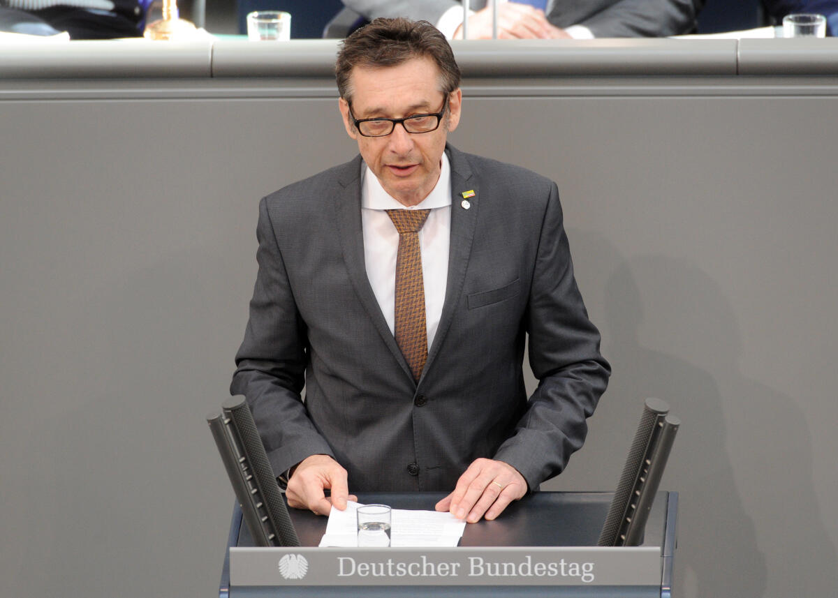Hoffmann, Christoph Dr. Christoph Hoffmann, FDP, Bundestagsabgeordneter, Abgeordneter, Mitglied Deutscher Bundestag, MdB, Rede, 14. Sitzung, Top 4, Thema: Aktuelle Entwicklung im Nahen und Mittleren Osten.; Rednerpult.