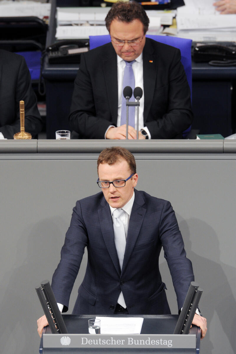 Alexander Krauß, CDU/CSU, Bundestagsabgeordneter, Abgeordneter, Mitglied Deutscher Bundestag, MdB, Rede, 14. Sitzung, Top 11, Thema: Cannabis-Modellprojekte, Vorsitz: Bundestagsvizepräsident Dr. Hans-Peter Friedrich, CDU/CSU.; Rednerpult. Krauß, Alexander; Friedrich, Hans-Peter Alexander Krauß, CDU/CSU, Bundestagsabgeordneter, Abgeordneter, Mitglied Deutscher Bundestag, MdB, Rede, 14. Sitzung, Top 11, Thema: Cannabis-Modellprojekte, Vorsitz: Bundestagsvizepräsident Dr. Hans-Peter Friedrich, CDU/CSU.; Rednerpult.