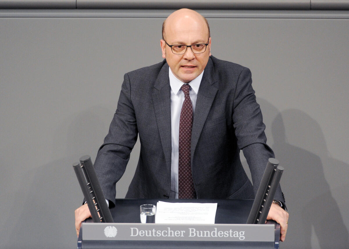 Throm, Alexander Alexander Throm, CDU/CSU, Bundestagsabgeordneter, Abgeordneter, Mitglied Deutscher Bundestag, MdB, Rede, 14. Sitzung, ZP 4 Thema: Verhalten der Bundesregierung im Fall Deniz Yücel.; Rednerpult.