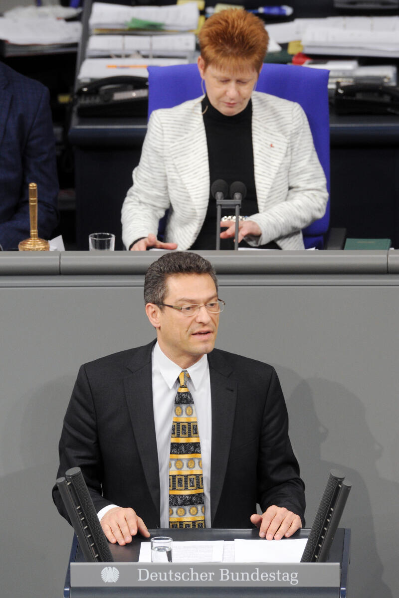 Wiehle, Wolfgang; Pau, Petra Wolfgang Wiehle, AfD, Bundestagsabgeordneter, Abgeordneter, Mitglied Deutscher Bundestag, MdB, Rede, 14. Sitzung, ZP 3 Thema: Aktuelle Stunde zu kostenlosem Öffentlichen Personennahverkehr, Vorsitz: Bundestagsvizepräsidentin Petra Pau, DIE LINKE.; Rednerpult.