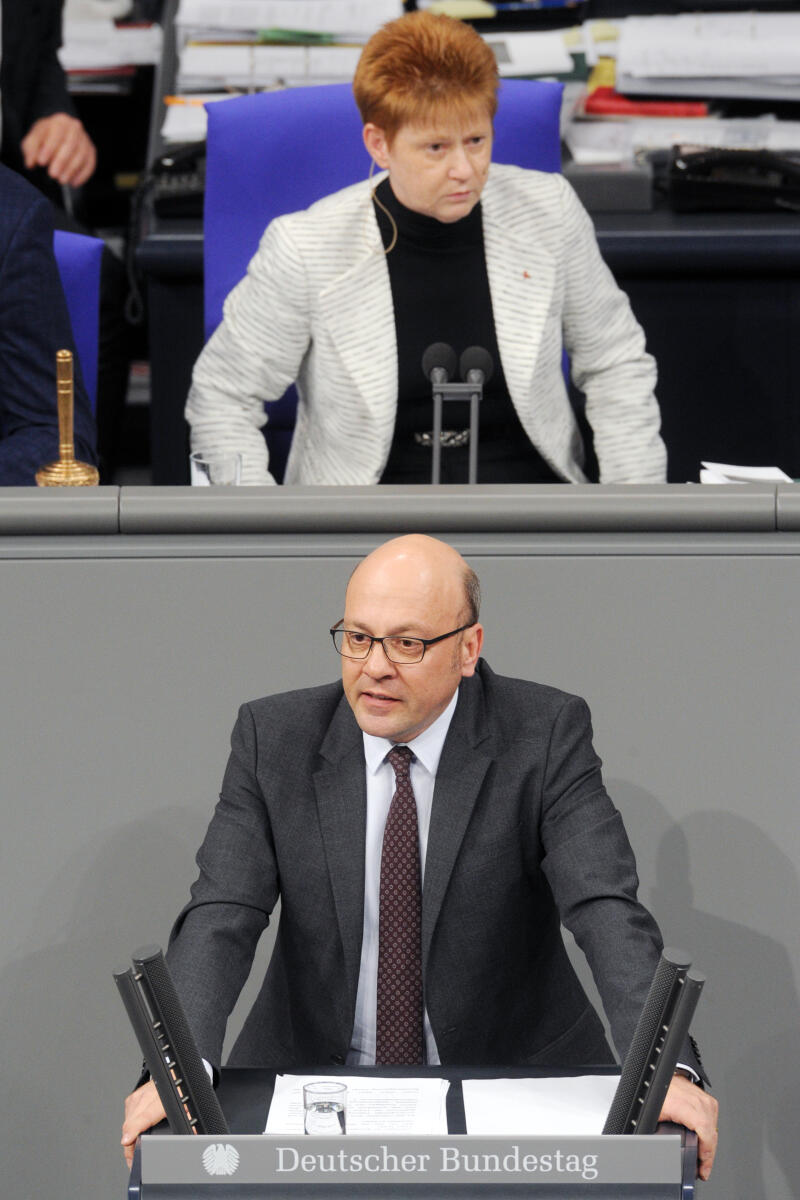Throm, Alexander; Pau, Petra Alexander Throm, CDU/CSU, Bundestagsabgeordneter, Abgeordneter, Mitglied Deutscher Bundestag, MdB, Rede, 14. Sitzung, ZP 4 Thema: Verhalten der Bundesregierung im Fall Deniz Yücel, Vorsitz: Bundestagsvizepräsidentin Petra Pau, DIE LINKE.; Rednerpult.