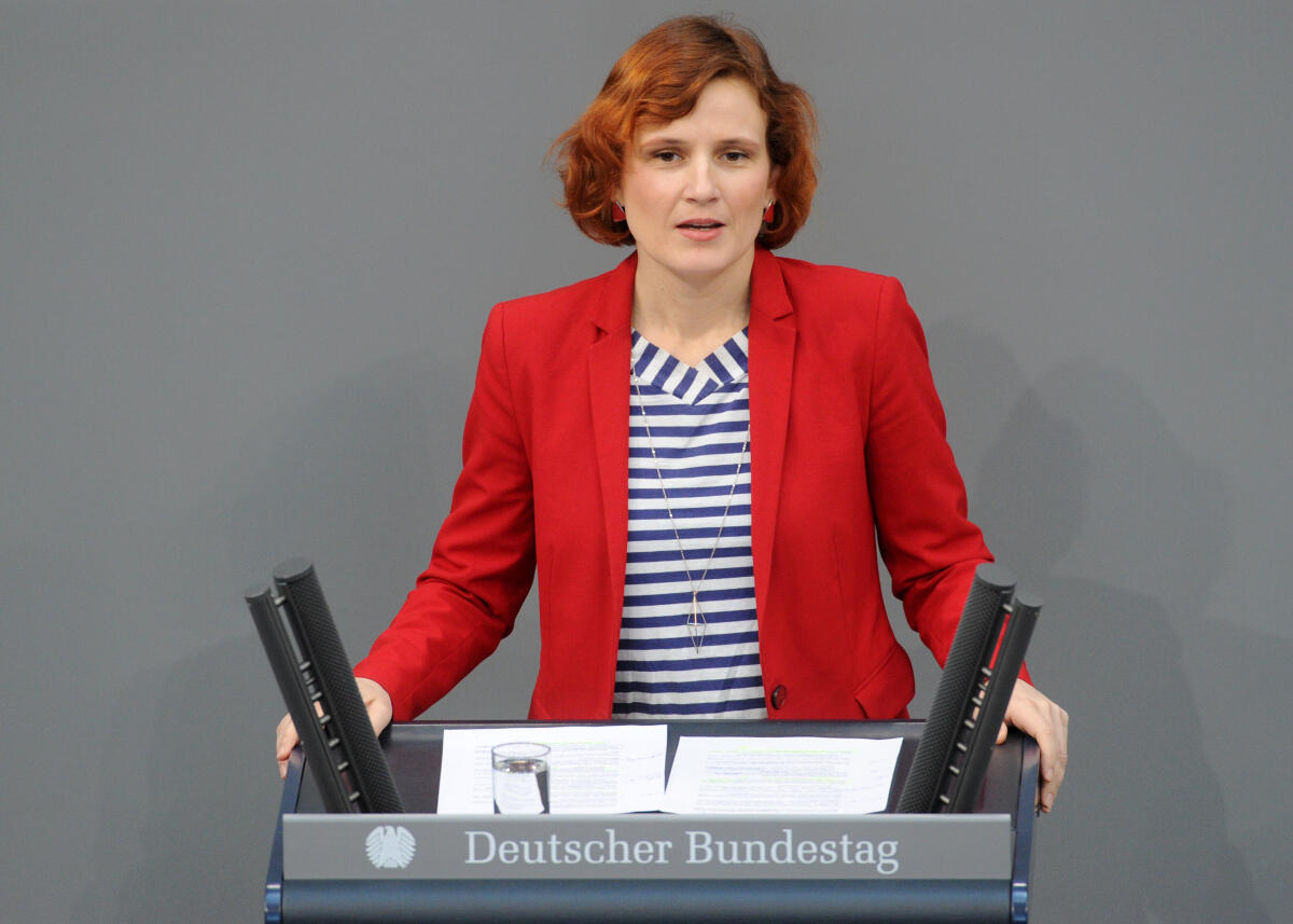 Kipping, Katja Katja Kipping, DIE LINKE, Bundestagsabgeordnete, Abgeordnete, Mitglied Deutscher Bundestag, MdB, Rede, 11. Sitzung, Top 15, Thema: Sanktionen bei Hartz IV und bei der Sozialhilfe.; Rednerpult.