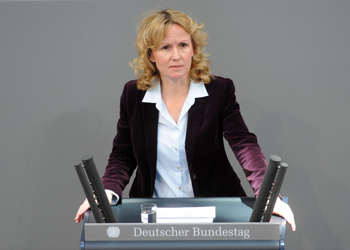 Lemke, Steffi Steffi Lemke, Bündnis 90/Die Grünen, Bundestagsabgeordnete, Abgeordnete, Mitglied Deutscher Bundestag, MdB, Rede, 12. Sitzung, Top 14, Thema: Unkontrollierte Population des Wolfes.; Rednerpult.