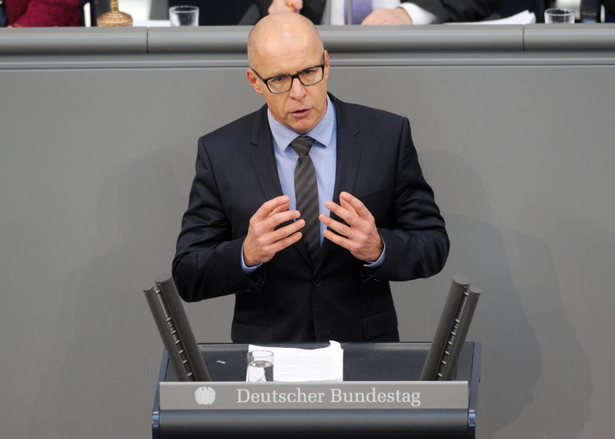 Schneider, Jörg Jörg Schneider, AfD, Bundestagsabgeordneter, Abgeordneter, Mitglied Deutscher Bundestag, MdB, Rede, 11. Sitzung, Top 15, Thema: Sanktionen bei Hartz IV und bei der Sozialhilfe.; Rednerpult.