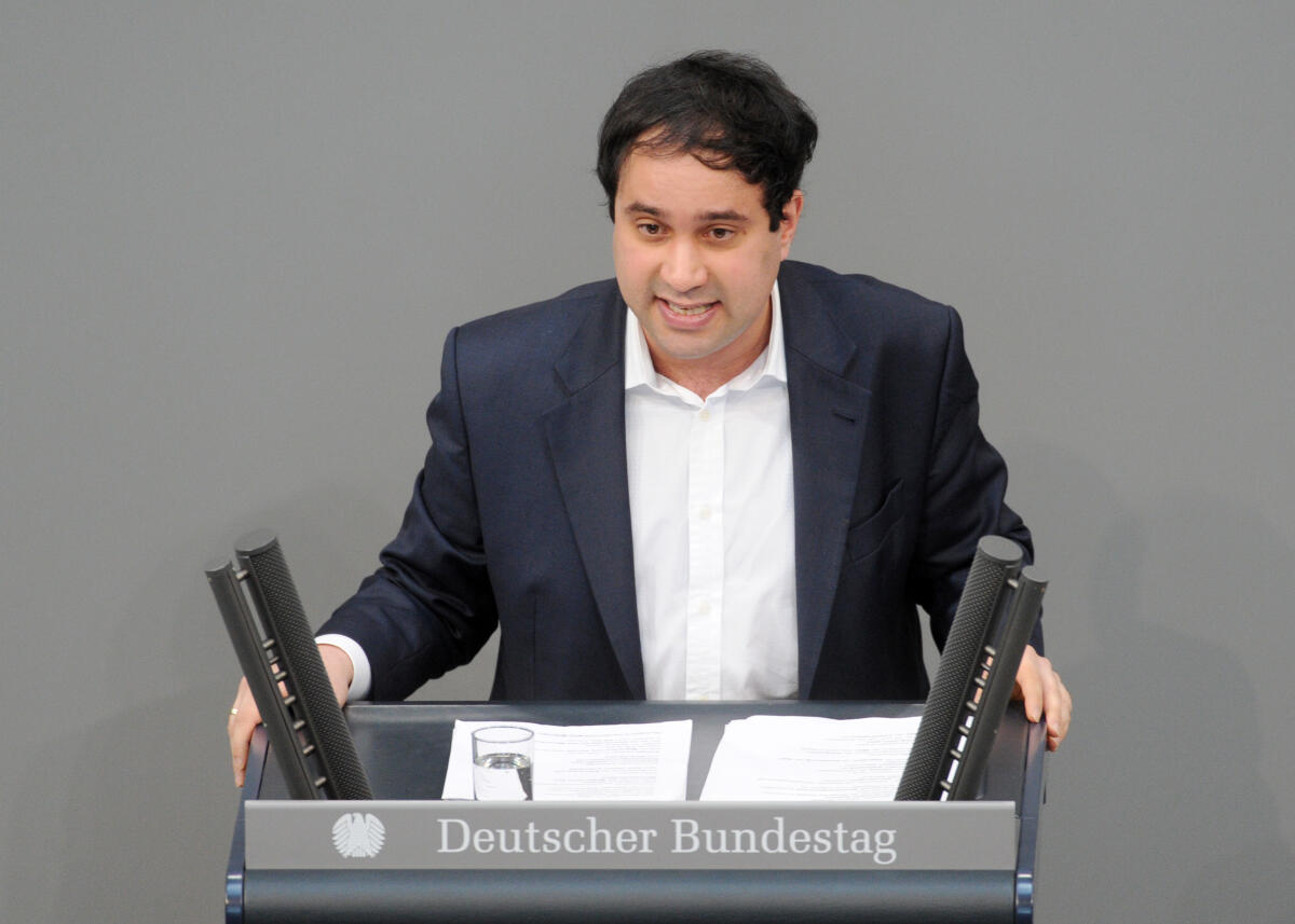 Movassat, Niema Niema Movassat, DIE LINKE, Bundestagsabgeordneter, Abgeordneter, Mitglied Deutscher Bundestag, MdB, Rede, 12. Sitzung, Top 13, Thema: Doppelte Staatsbürgerschaft.; Rednerpult.