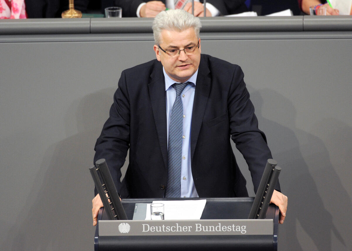 Knoerig, Axel Axel Knoerig, CDU/CSU, Bundestagsabgeordneter, Abgeordneter, Mitglied Deutscher Bundestag, MdB, Rede, 11. Sitzung, Top 10, Thema: Chancen der Digitalisierung.; Rednerpult.