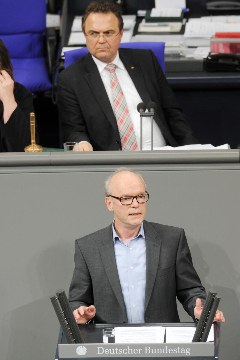 Kapschack, Ralf; Friedrich, Hans-Peter Ralf Kapschak, SPD, Bundestagsabgeordneter, Abgeordneter, Mitglied Deutscher Bundestag, MdB, Rede, 11. Sitzung, Top 11, Thema: Krankenversicherungsbeiträge für Betriebsrenten, Vorsitz: Bundestagsvizepräsident Dr. Hans-Peter Friedrich, CDU/CSU.; Rednerpult.