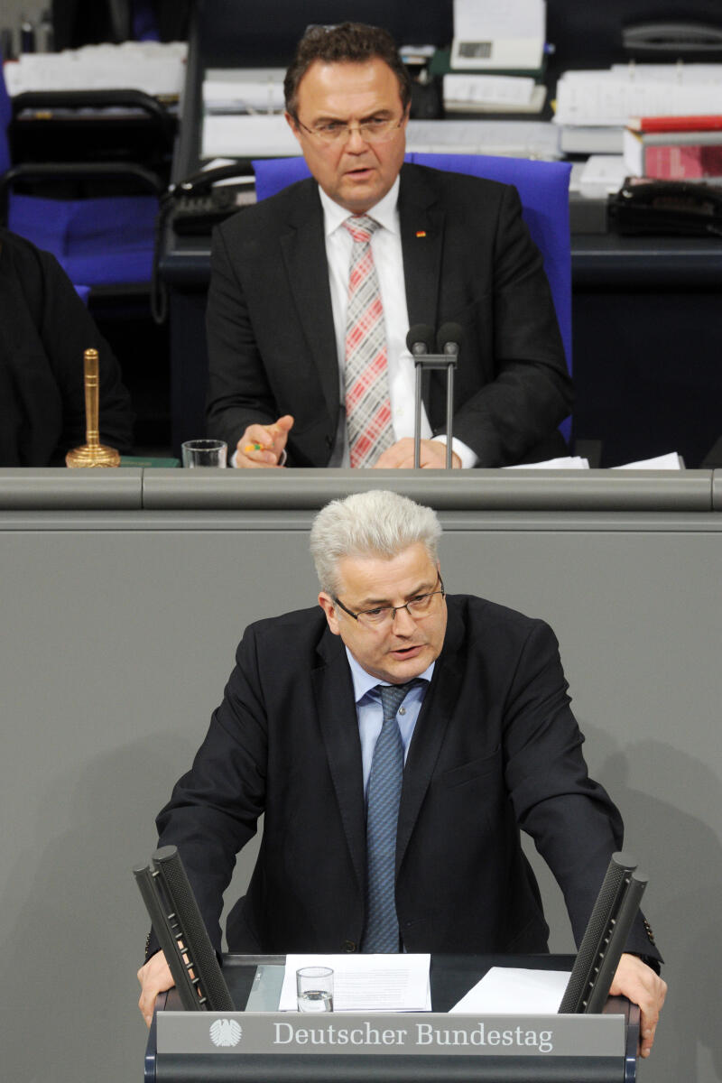 Knoerig, Axel; Friedrich, Hans-Peter Axel Knoerig, CDU/CSU, Bundestagsabgeordneter, Abgeordneter, Mitglied Deutscher Bundestag, MdB, Rede, 11. Sitzung, Top 10, Thema: Chancen der Digitalisierung, Vorsitz: Bundestagsvizepräsident Dr. Hans-Peter Friedrich, CDU/CSU.; Rednerpult.