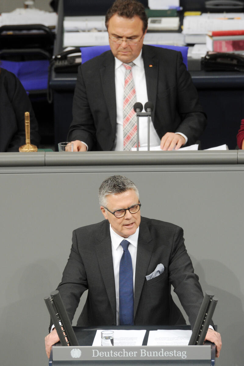 Kamann, Uwe; Friedrich, Hans-Peter Uwe Kamann, AfD, Bundestagsabgeordneter, Abgeordneter, Mitglied Deutscher Bundestag, MdB, Rede, 11. Sitzung, Top 10, Thema: Chancen der Digitalisierung, Vorsitz: Bundestagsvizepräsident Dr. Hans-Peter Friedrich, CDU/CSU.; Rednerpult.