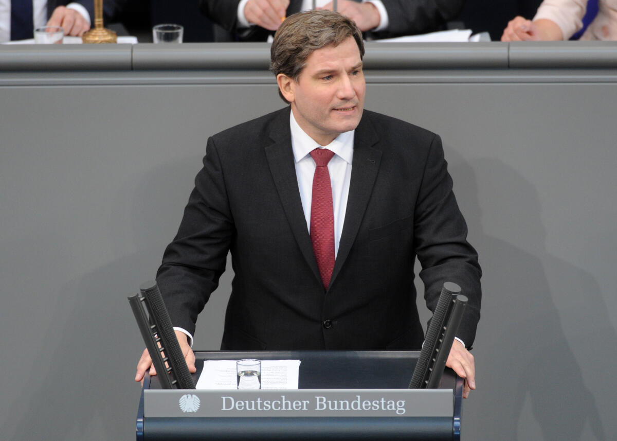 Hakverdi, Metin Metin Hakverdi, SPD, Bundestagsabgeordneter, Abgeordneter, Mitglied Deutscher Bundestag, MdB, Rede, 11. Sitzung, Top 5, ZP 3, 4, Thema: EU-Verordnung zu einem Europäischen Währungsfond.; Rednerpult.
